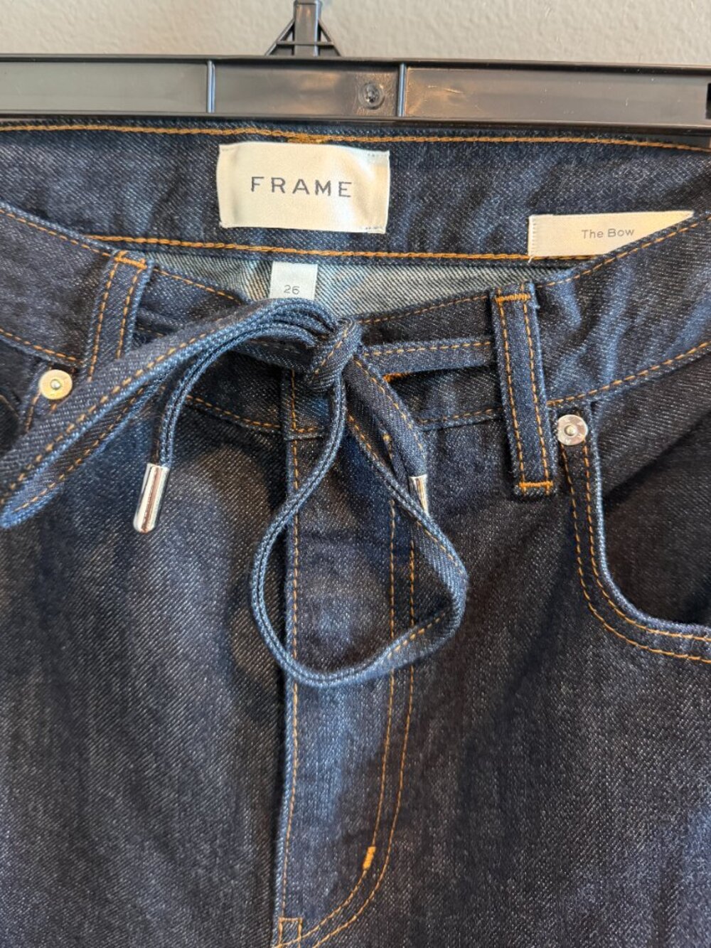 FRAME The Off Duty Drawstring Bow High Rise Jeans in Rinse 26 - Picture 12 of 13